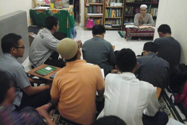 Riyadhus Shalihin "Kasih Sayang dan Berbuat Baik Terhadap Anak Yatim, Perempuan, Orang Lemah dan Miskin" 5